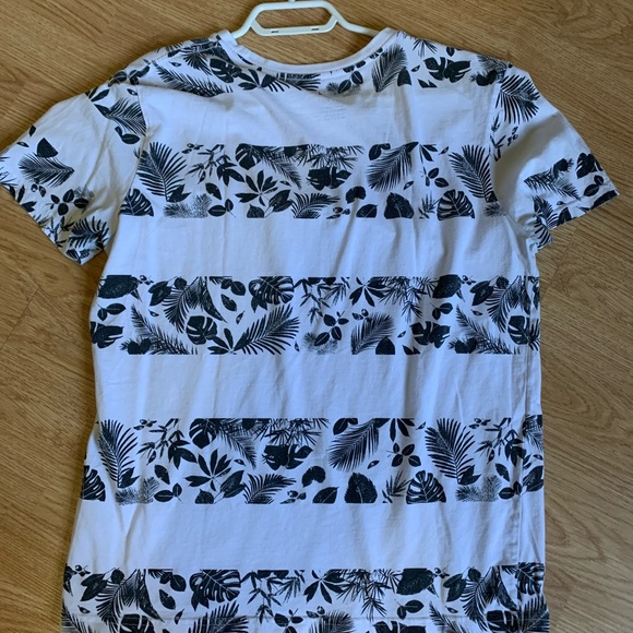 Tshirt - Picture 2 of 3